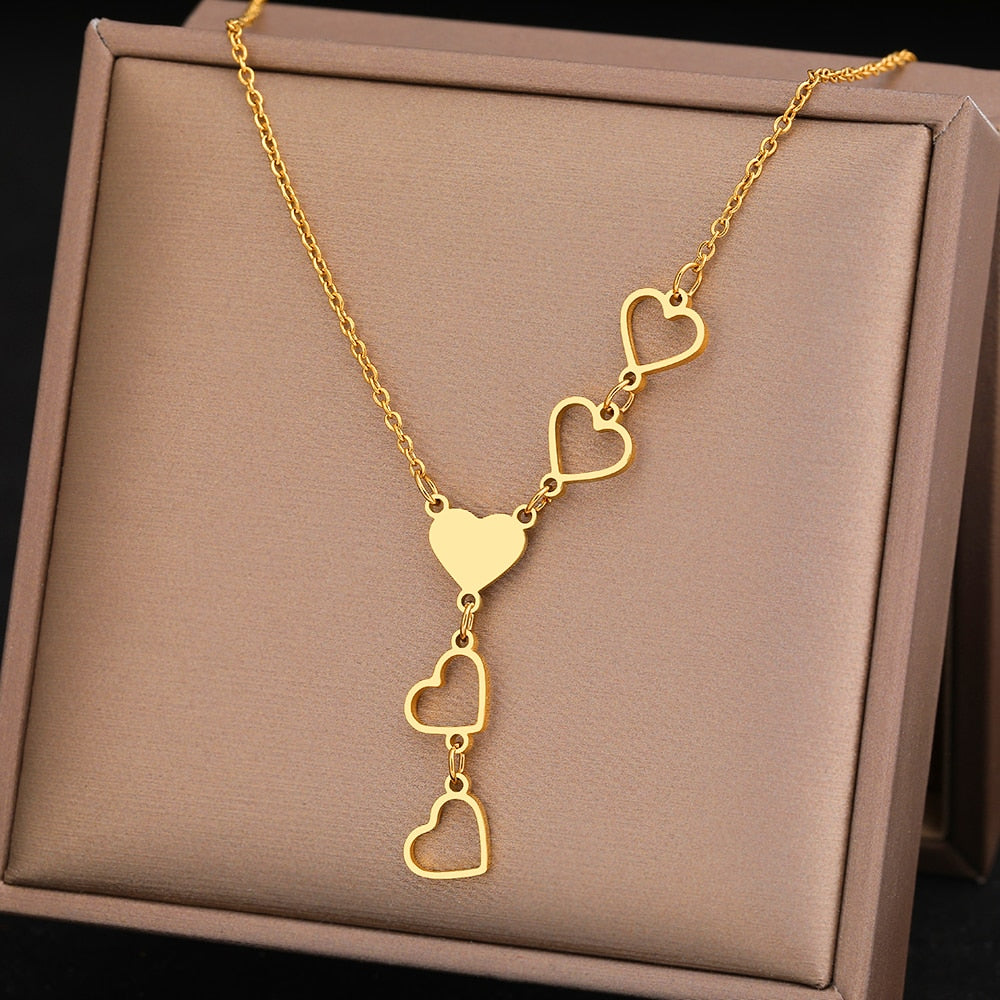 Collar de oro de 5 corazones