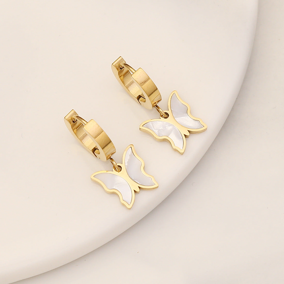 Pendientes de mosca de mantequilla